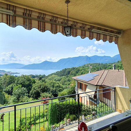 Villa With Enchanting Garden Overlooking The Lake Luino Bagian luar foto