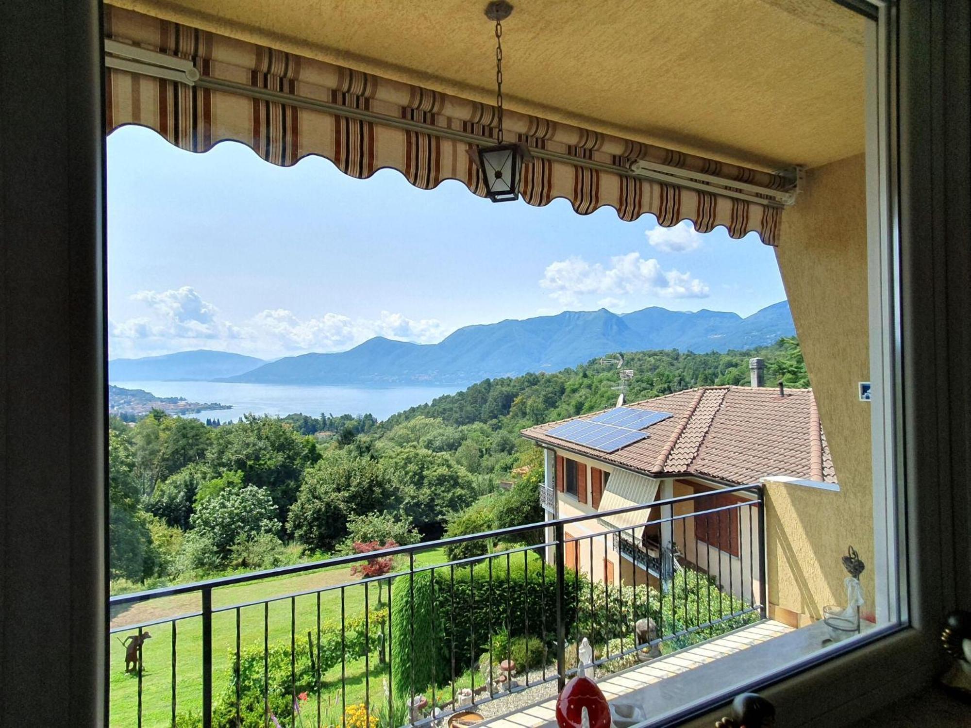 Villa With Enchanting Garden Overlooking The Lake Luino Bagian luar foto