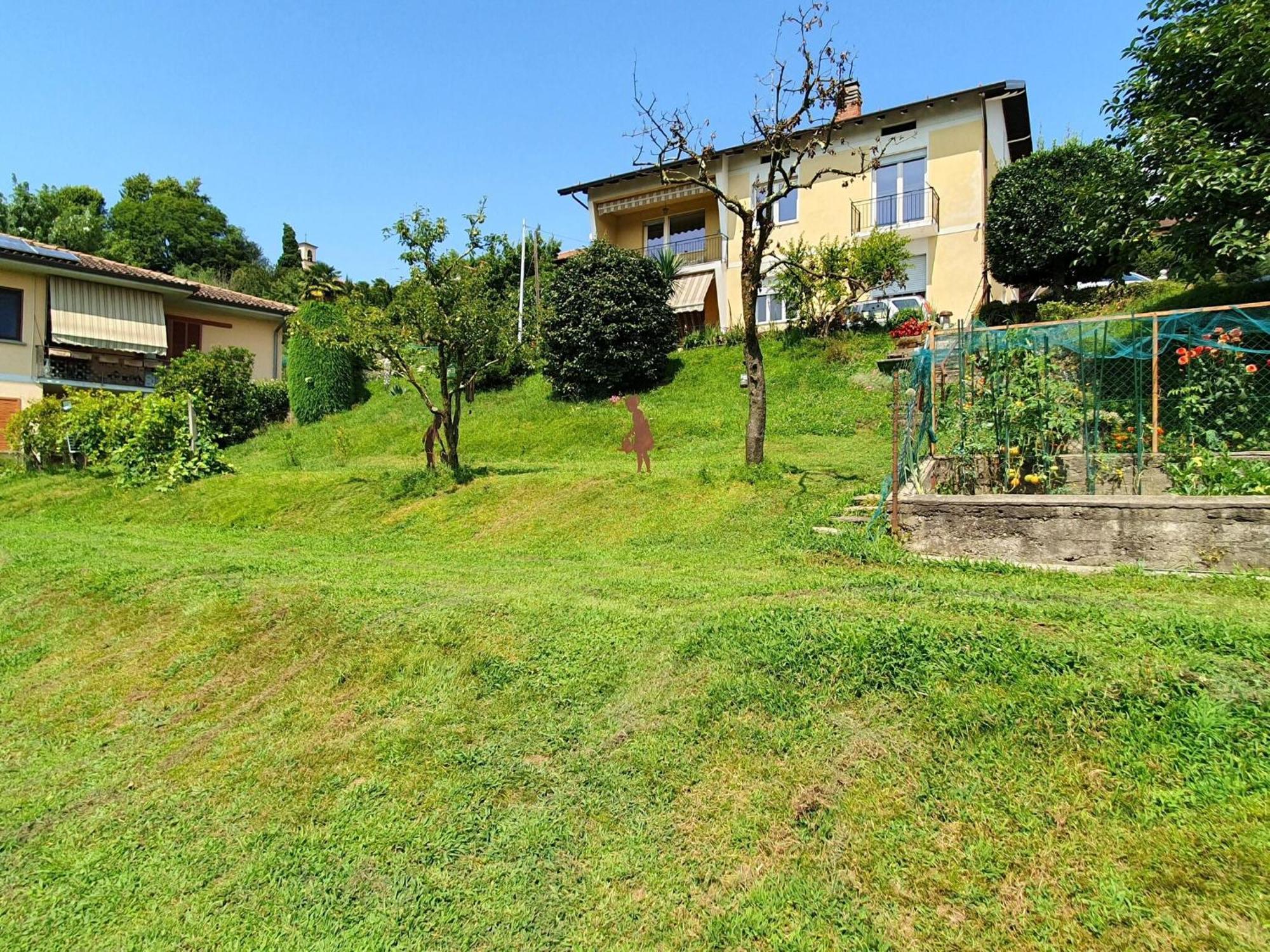 Villa With Enchanting Garden Overlooking The Lake Luino Bagian luar foto