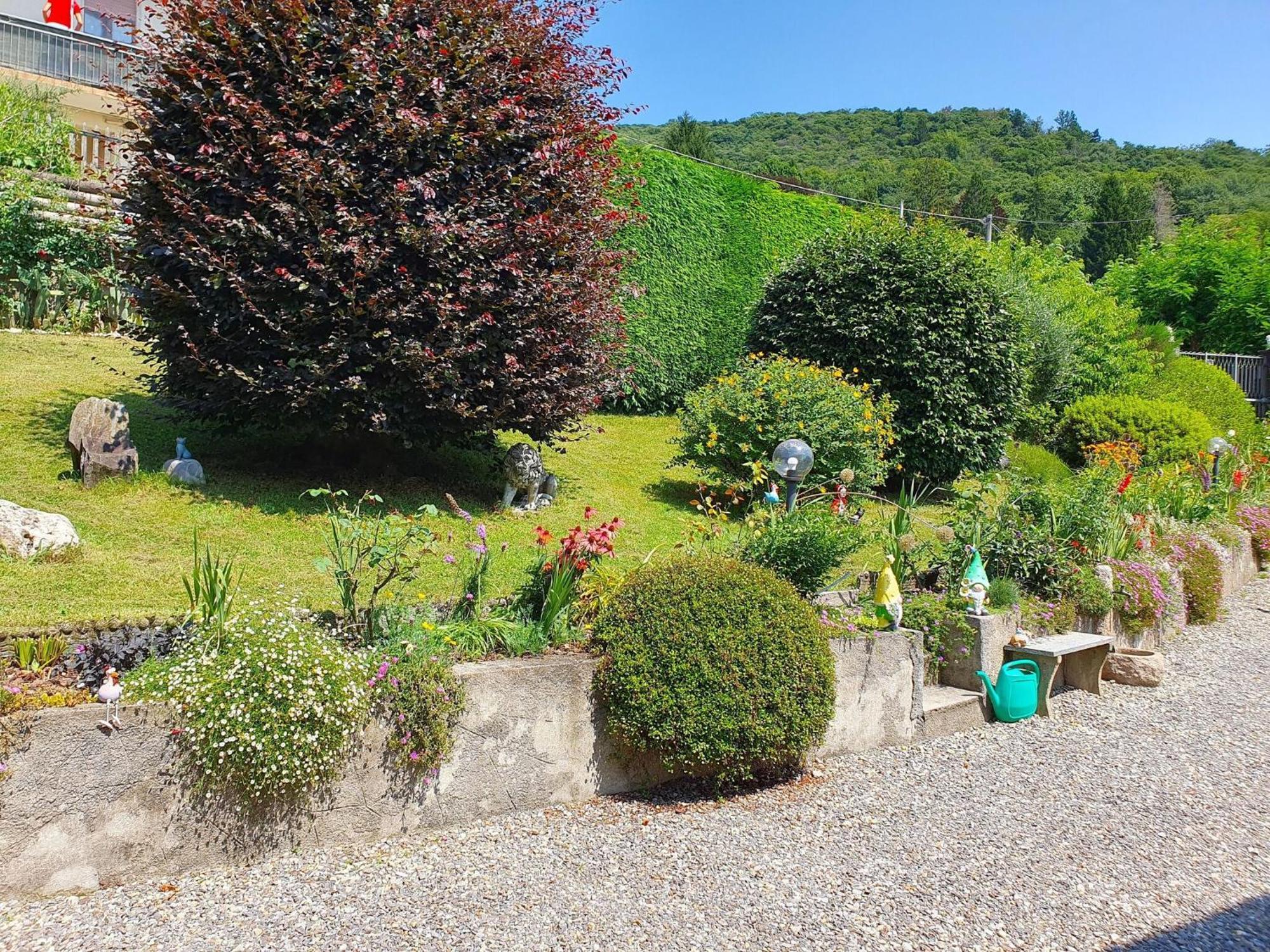 Villa With Enchanting Garden Overlooking The Lake Luino Bagian luar foto