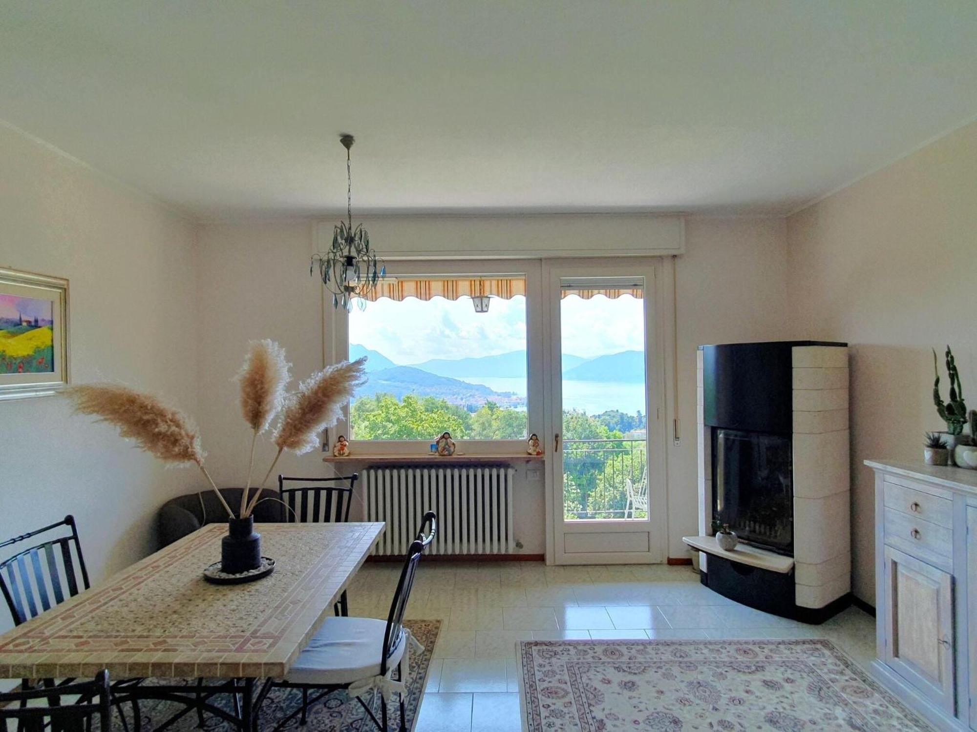 Villa With Enchanting Garden Overlooking The Lake Luino Bagian luar foto