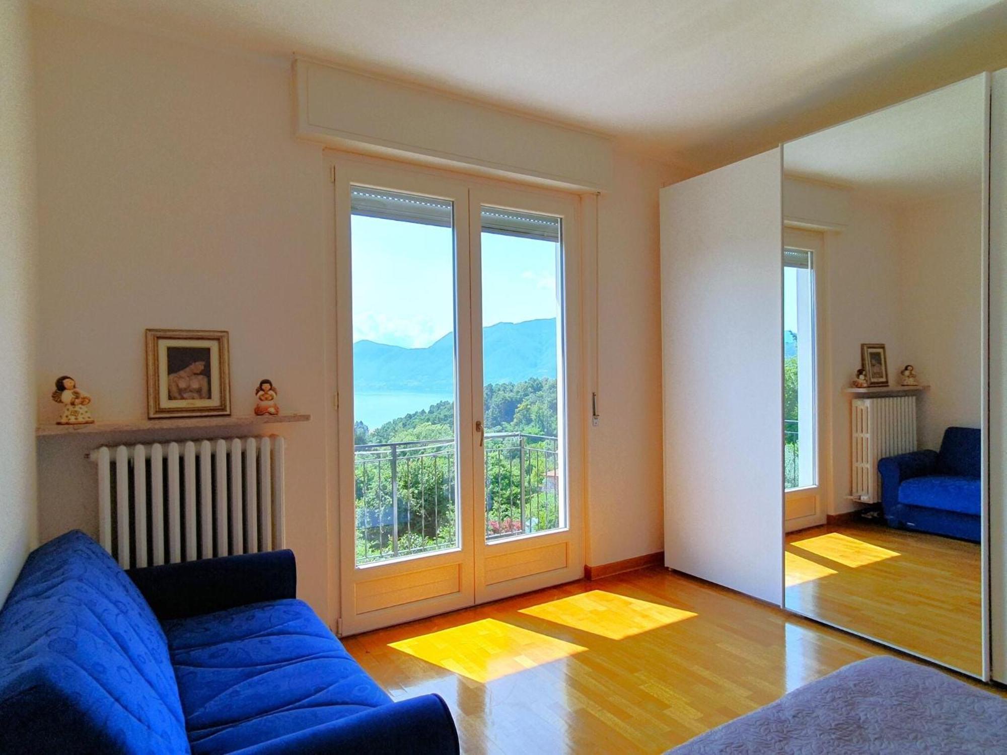 Villa With Enchanting Garden Overlooking The Lake Luino Bagian luar foto