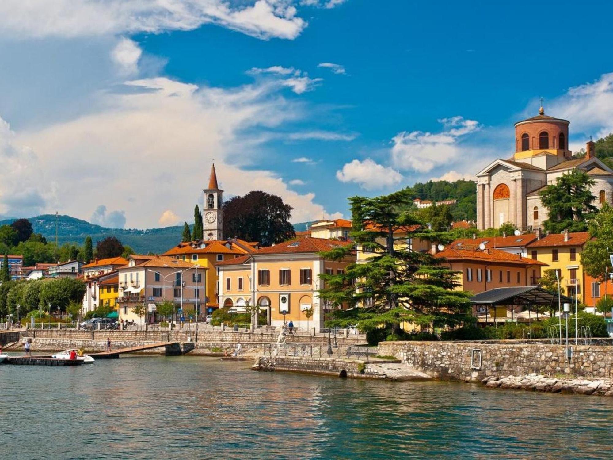 Villa With Enchanting Garden Overlooking The Lake Luino Bagian luar foto