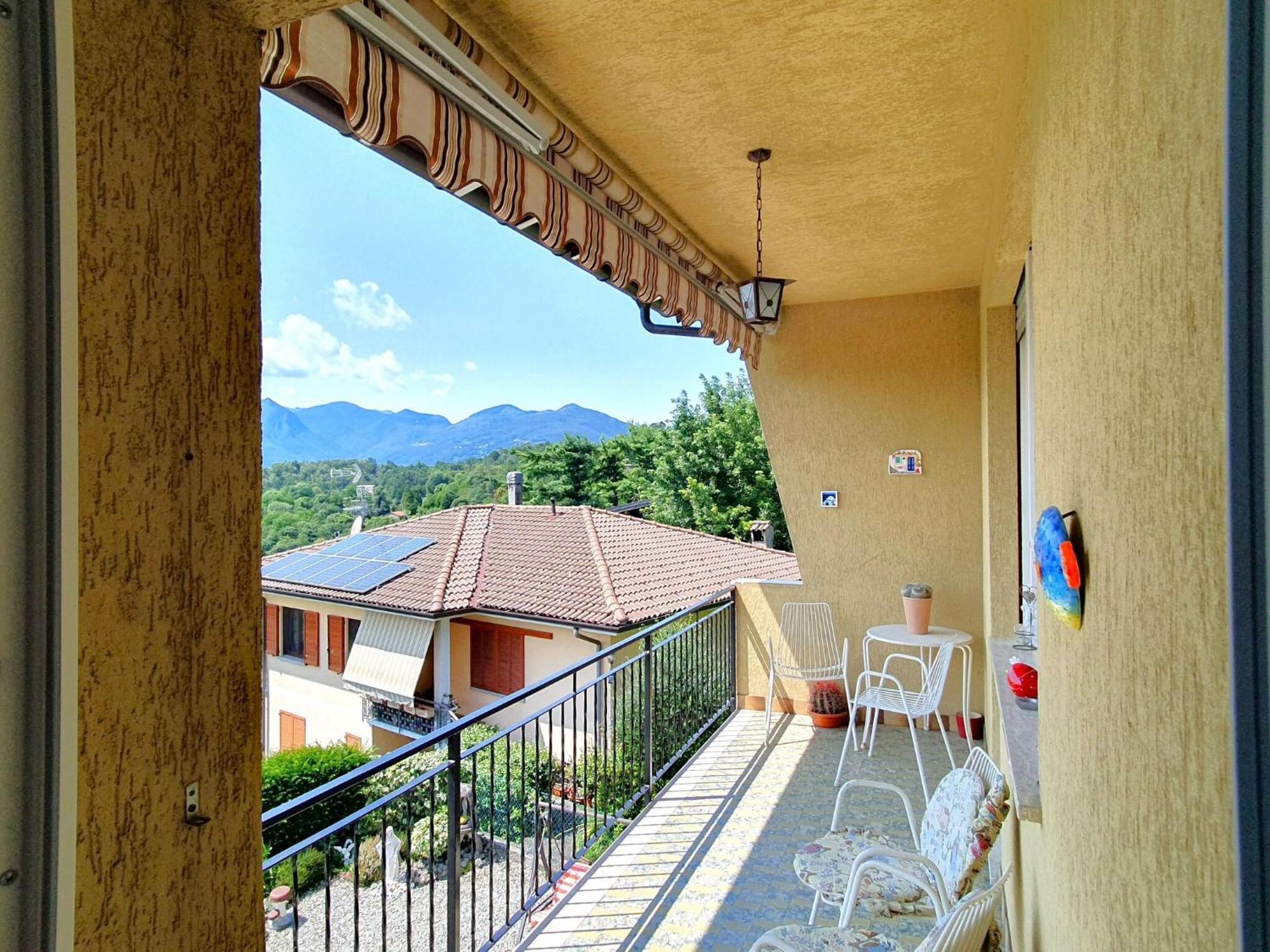 Villa With Enchanting Garden Overlooking The Lake Luino Bagian luar foto