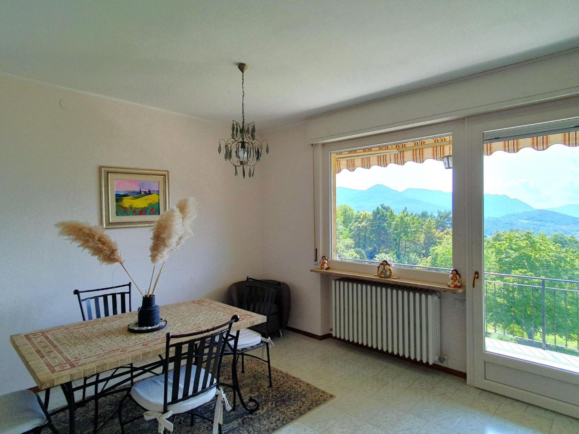 Villa With Enchanting Garden Overlooking The Lake Luino Bagian luar foto