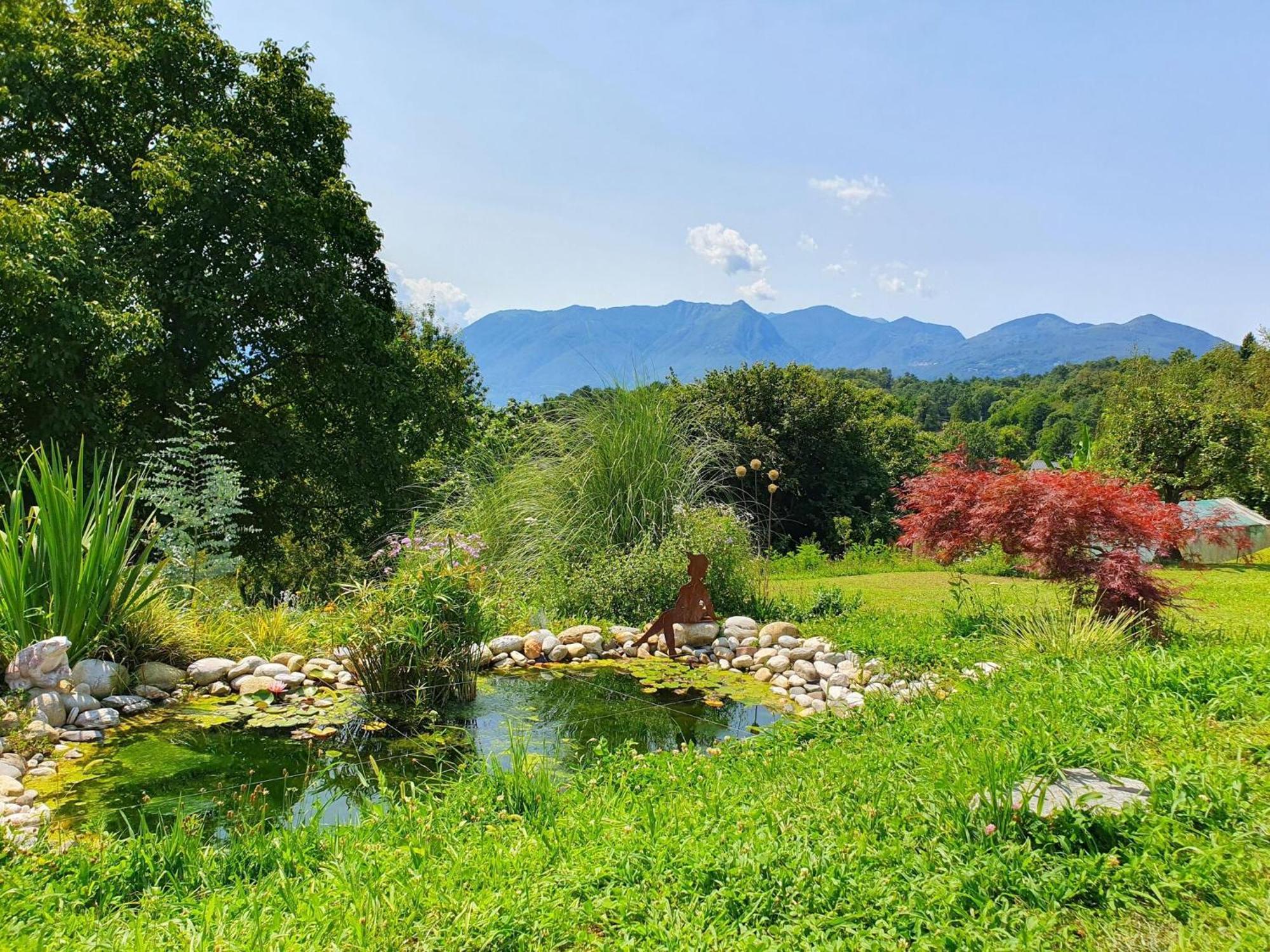 Villa With Enchanting Garden Overlooking The Lake Luino Bagian luar foto